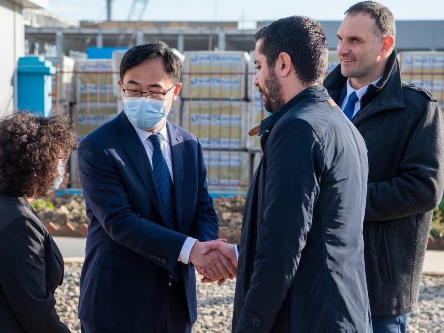 Сербский министр проинспектировал строительство завода Linglong в Зренянине