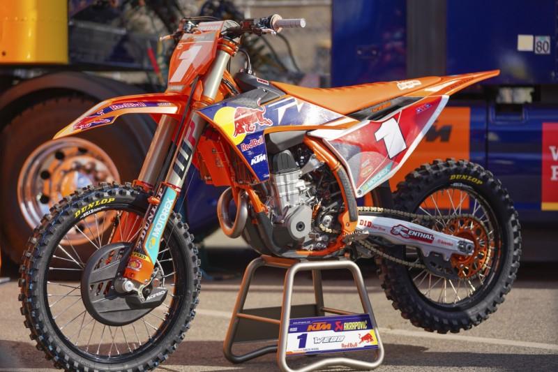 KTM отметила Dunlop премией за деловое партнерство и сотрудничество