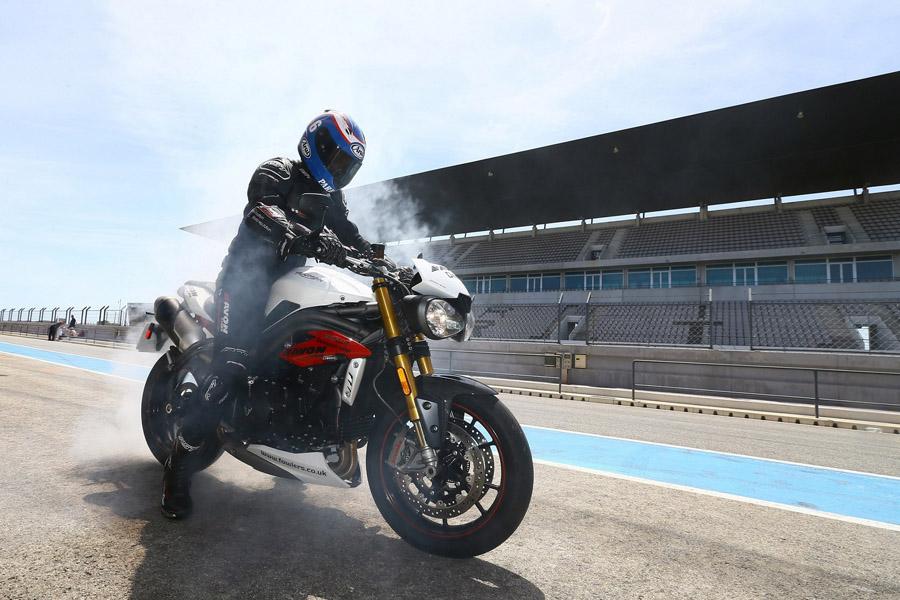 Avon Tyres выпустила новую гиперспортивную мотошину 3D Supersport