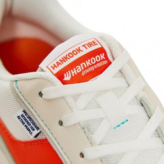 Pro-Specs использовала рисунок протектора шин Hankook в дизайне подошв кроссовок