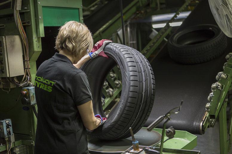 Nokian Tyres предупреждает о влиянии новых санкций на возможности производства шин в России