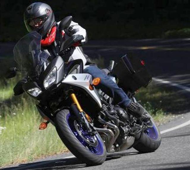 На рынок выходят новые туринговые мотошины Kenda KM1