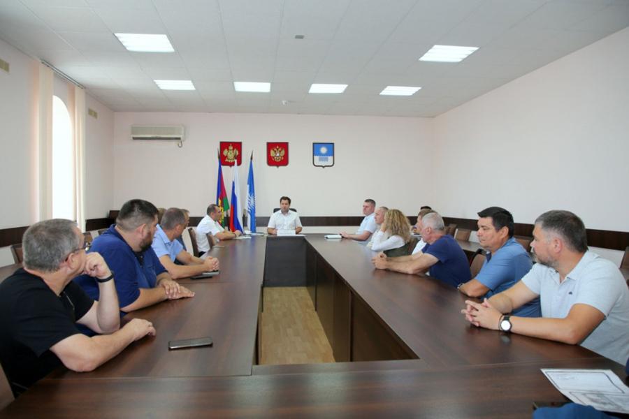 С территории Геленджика вывезено свыше 230 тонн отработанных шин