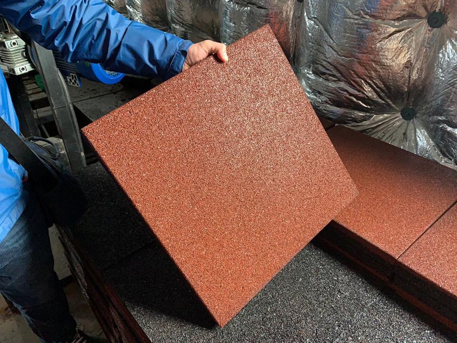 В мурманском Экотехнопарке запустили производство плитки из переработанных шин 