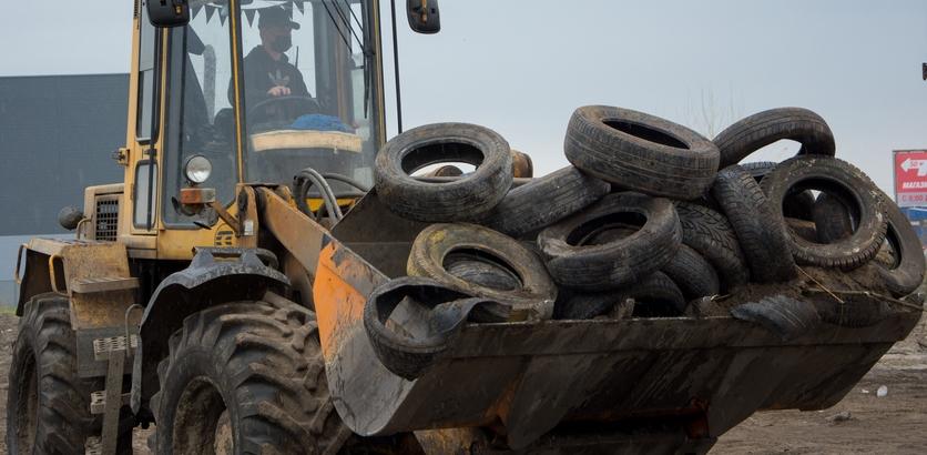 Нижнем Новгороде активизировали работу по вывозу старых шин с городской территории
