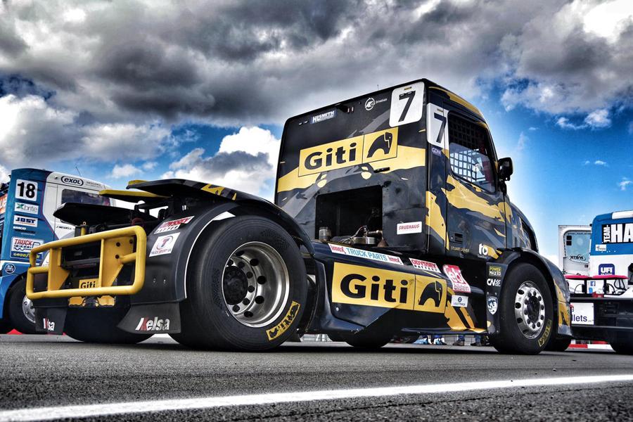 Гоночные шины Giti Race-Tuned v1 отлично справились со сложной трассой Снеттертона