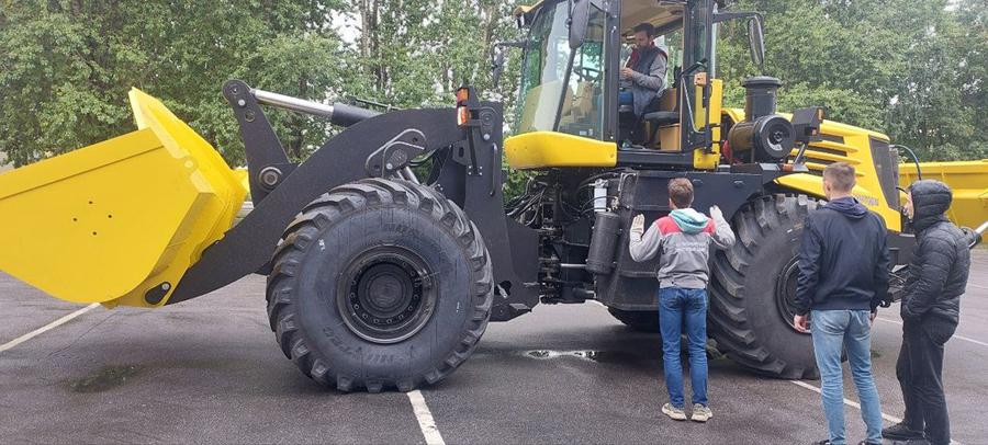 На Петербургском тракторном заводе проходят дорожные испытания шин NorTec ТС19