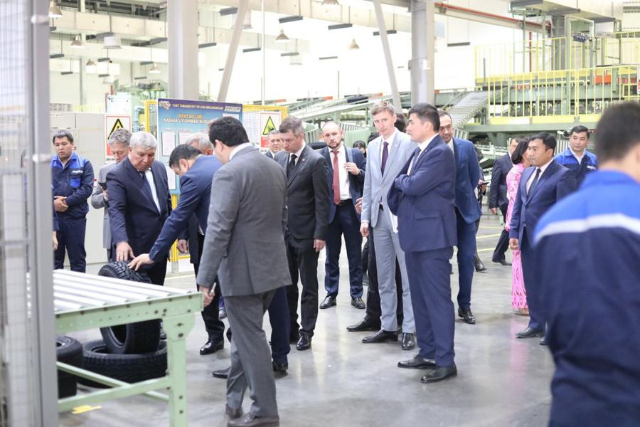 Делегация Татарстана посетила шинный завод в Узбекистане