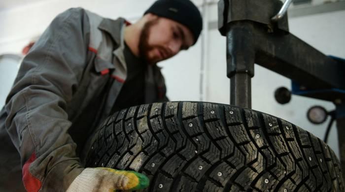 Треть российских автовладельцев не меняют шины до первого снега