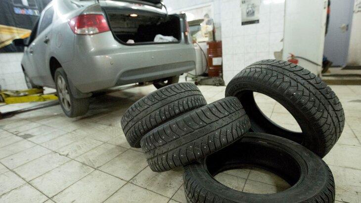 Более половины российских автовладельцев уже сменили летнюю резину на зимнюю