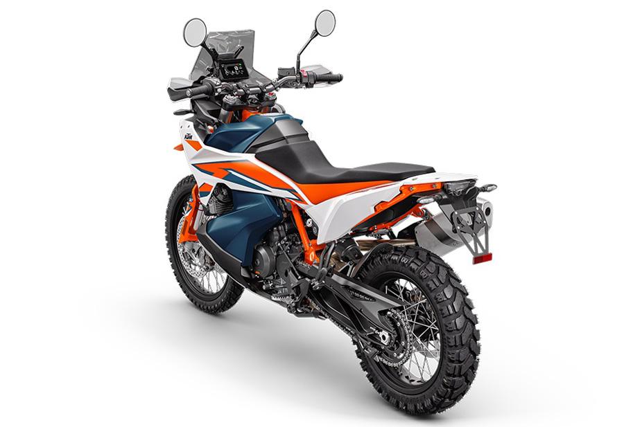 Для обновленных турэндуро KTM 890 Adventure R 2023 выбраны чешские мотошины Mitas