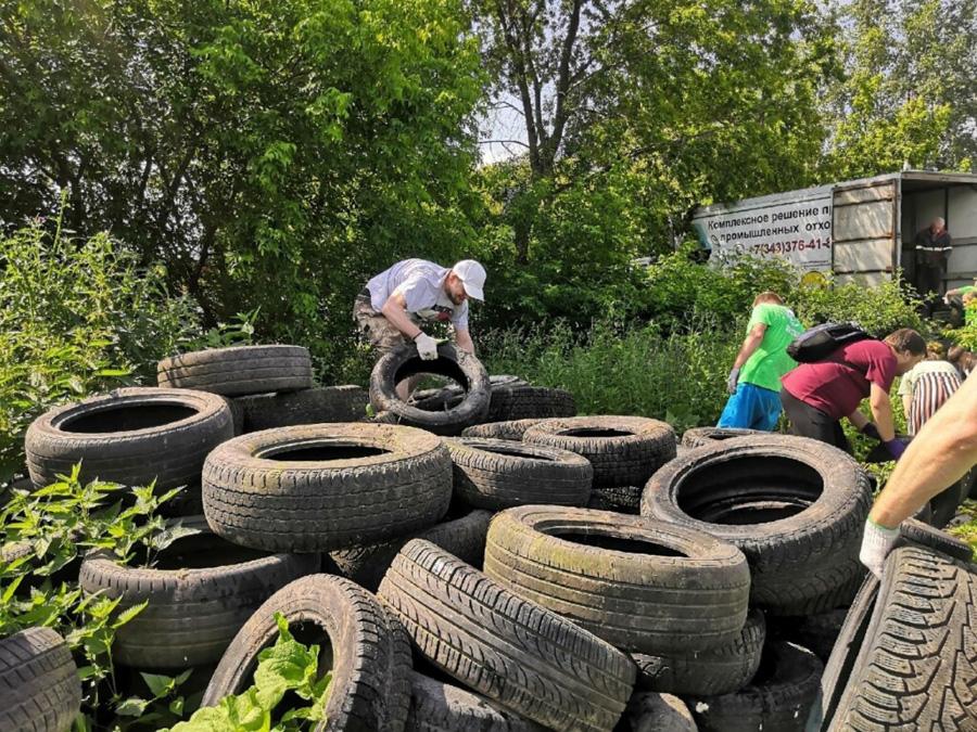 Эковолонтеры Екатеринбурга завершили серию выездных акций в рамках проекта «Крышка покрышкам!»
