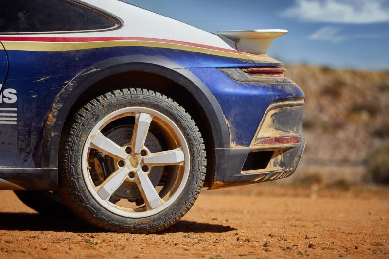Pirelli разработала спецверсию шин Scorpion All Terrain Plus для нового Porsche 911 Dakar