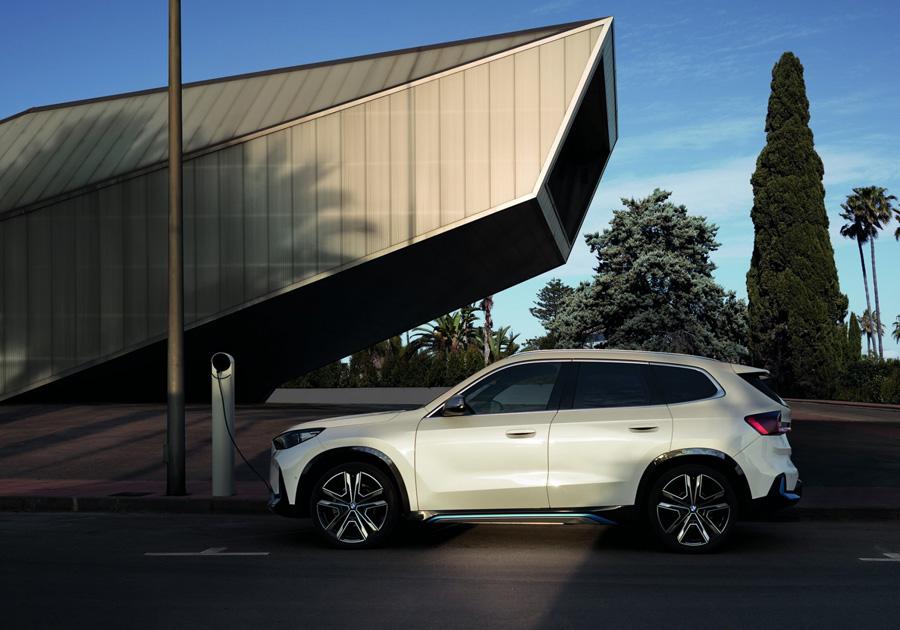 Bridgestone разрабатывает шины линейки Alenza для оснащения электрокроссоверов BMW iX