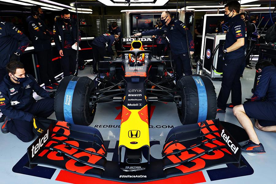 Чемпион мира Формулы-1 выступает против запрета термочехлов для гоночных сликов