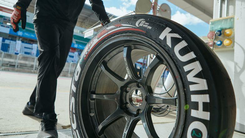 TCR Australia переходит на шины Kumho