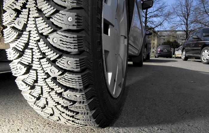 С 1 сентября в России будут штрафовать за шины не по сезону