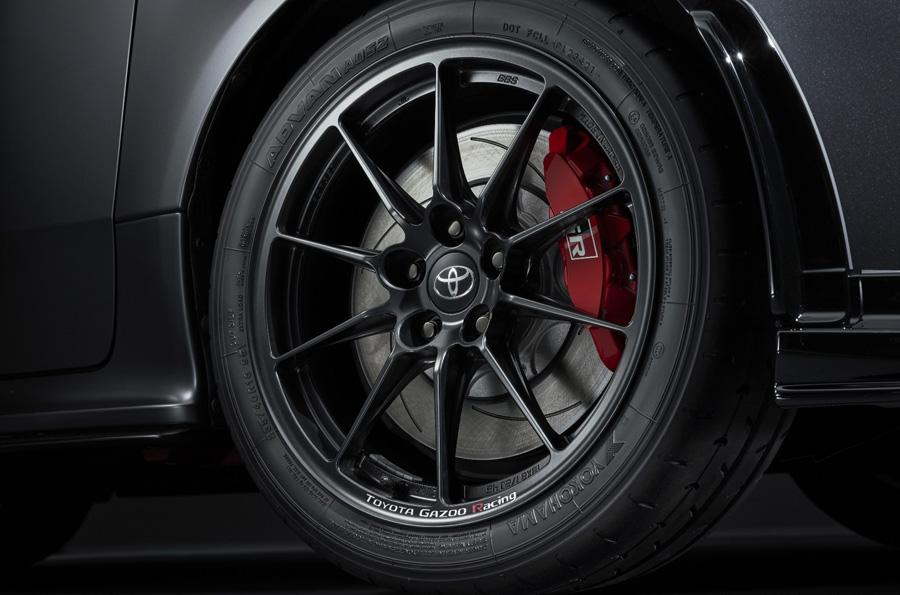 Хот-хэтчи Toyota GRMN Yaris Circuit Package поедут на заводских полусликах Yokohama Advan A052