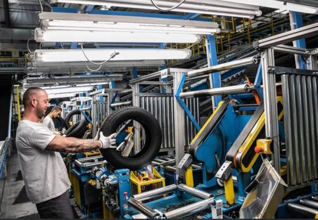 Росстат зафиксировал снижение объемов производства шин в России