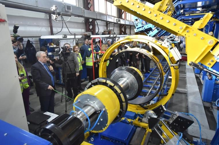 Омский «Поликон» представил оригинальный станок для сборки авиашин