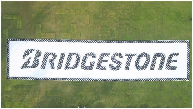 Мега-логотип Bridgestone из шин попал в Книгу рекордов Гиннеса 