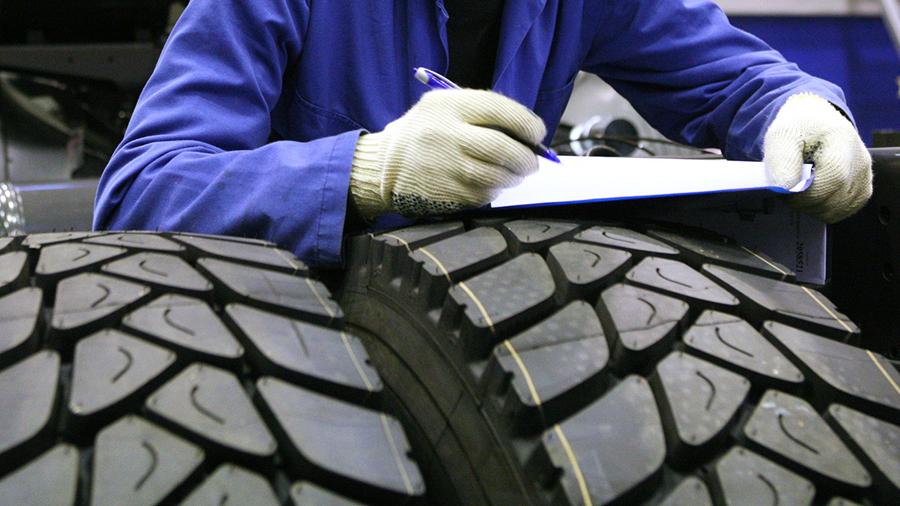Российские грузоперевозчики жалуются на дефицит шин