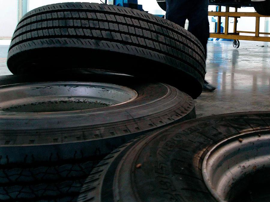 Япония ограничит экспорт грузовых шин в РФ