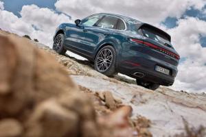 На обновленные Cayenne устанавливаются заводские шины Yokohama