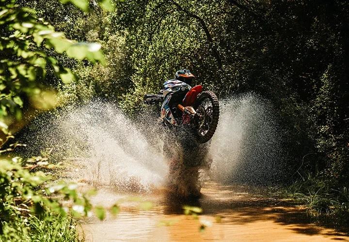 Новейшая внедорожная мотошина Enduro Trail-XT+ от Mitas появится в продаже осенью текущего года