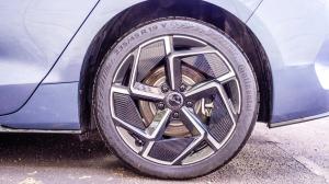 Новые китайские электромобили BYD Seal поедут на заводских немецких шинах Continental