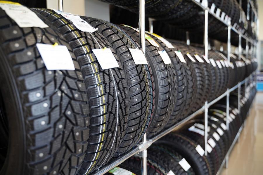 Большинство российских автовладельцев уже сменило летние шины на зимние