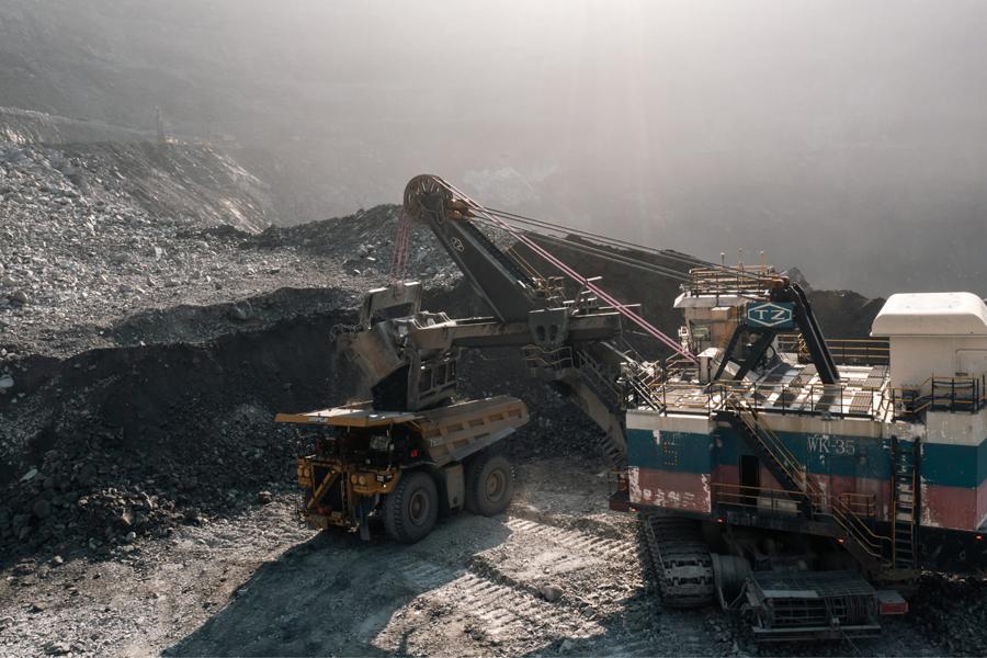 Красноярские золотодобытчики переобувают свои самосвалы в китайские шины