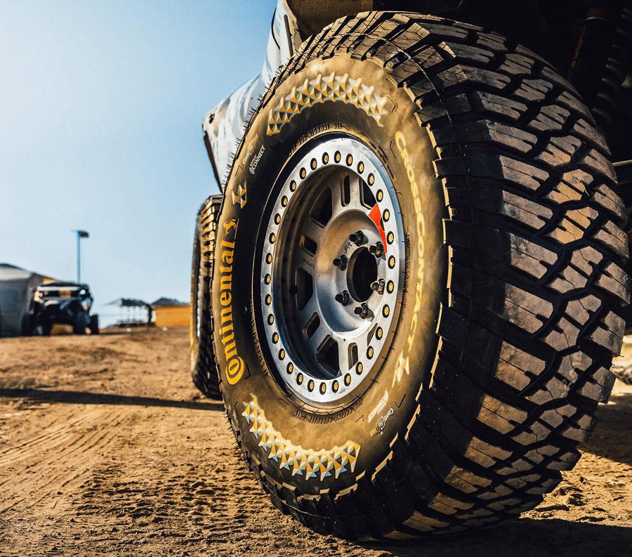 Continental превращает гоночные шины в литые шины для вилочных погрузчиков