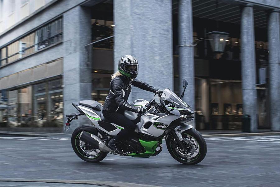 Новые гибридные мотоциклы Kawasaki Ninja поедут на заводских шинах Dunlop