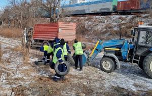 Улицы Владивостока освобождают от отработанных покрышек