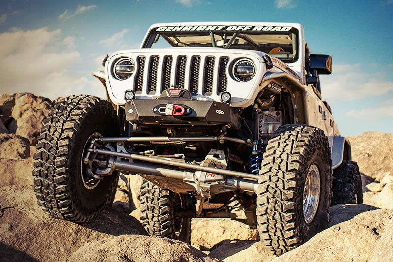 Mickey Thompson представила свой бестселлер Baja Boss M/T в новом типоразмере