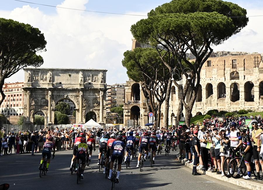 Автомобили техподдержки «Джиро д'Италия» будут оснащены шинами Continental AllSeasonContact 2