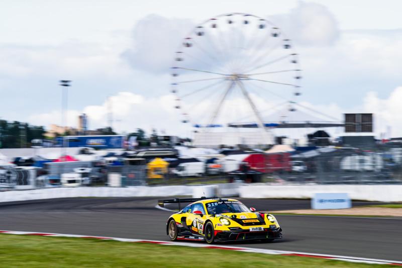 Гоночные шины Pirelli прошли испытания в укороченной гонке «24 часа Нюрбургринга»