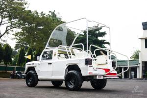 Новый «Папамобиль» обули в шины Accelera