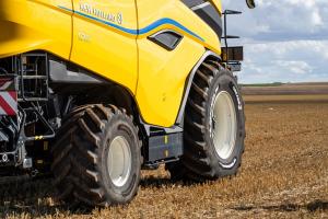 Новый комбайн CR11 компании New Holland будет оснащен оригинальными шинами Michelin CereXbib 2