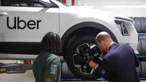 Принц Уэльский посетил британского производителя электромобильных шин Enso