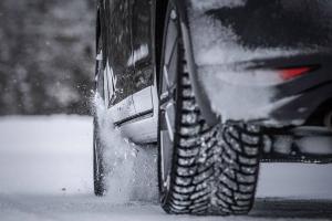 Журналисты из Vi Bilägare протестировали семь шипованных шин в размере 225/45R17