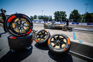 Hankook разработала новые гоночные шины для электрических болидов Формулы-Е