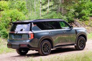 В список стандартного оборудования новых Nissan Armada вошли шины линейки Yokohama Geolandar