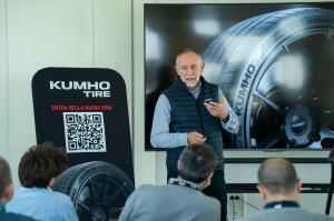 В Италии прошла официальная презентация новой линейки UHP-шин Kumho Ecsta Sport