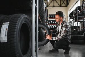 Эксперты НАПИ сообщают о росте цен на легковые шины премиального сегмента