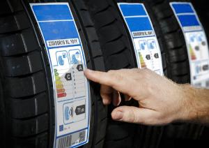Треть европейских водителей покупают шины, не изучая информацию на их этикетках