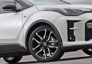 Toyota выбрала для заводской комплектации Corolla Cross GR Sport шины Yokohama Advan Fleva V701