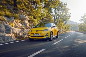 Новые хэтчбеки Renault 5 E-Tech комплектуются с завода шинами Continental EcoContact 6 Q