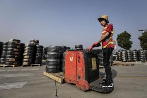 ЕС отложил антидемпинговое расследование в отношении легковых шин из Китая